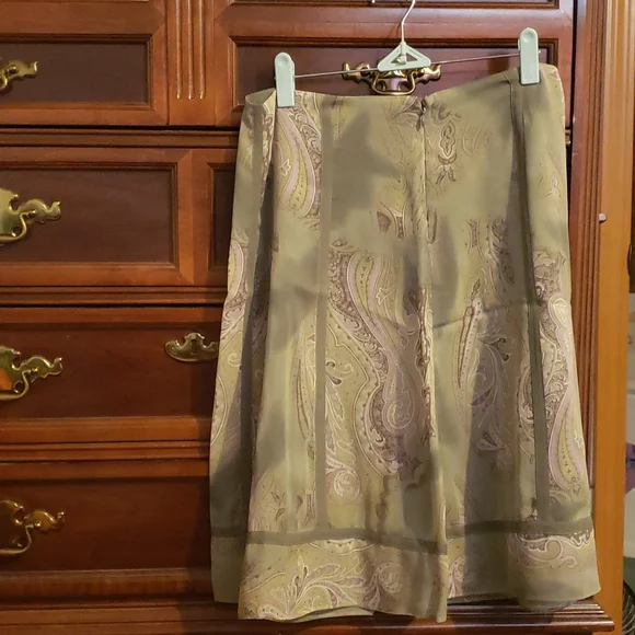 Green and pink flowing skirt - Picture 3 of 4